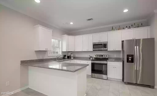 Building Photo - 3 br, 3.5 bath House - 626 31st Ave E