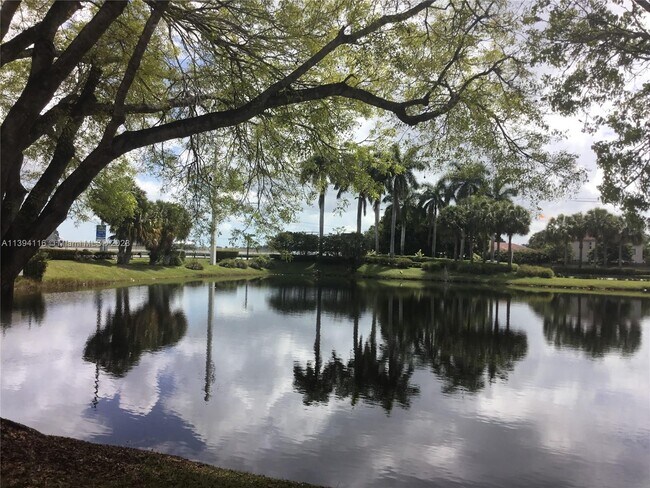 Foto del edificio - 153 Lakeview Dr