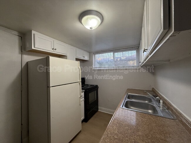 Foto del edificio - 1952 Oswego St