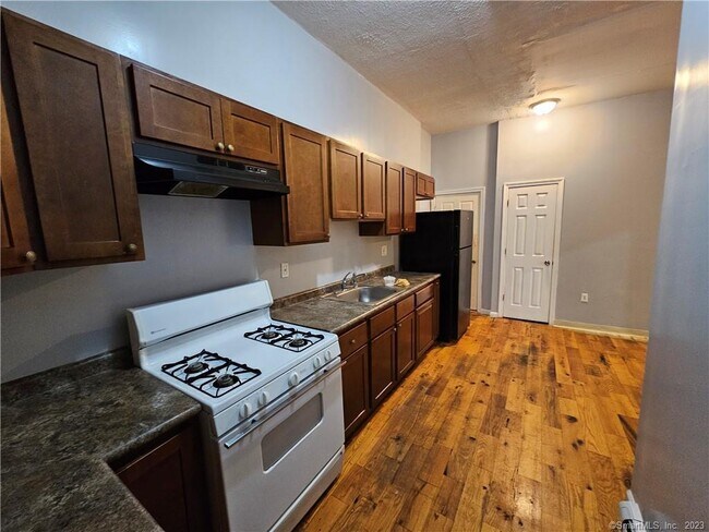 Building Photo - 784 Hallett St