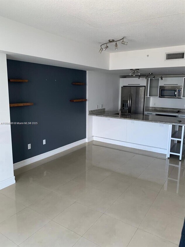 Foto principal - 185 SW 7th St