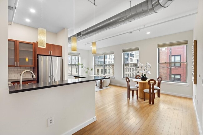 Building Photo - 234 10th St