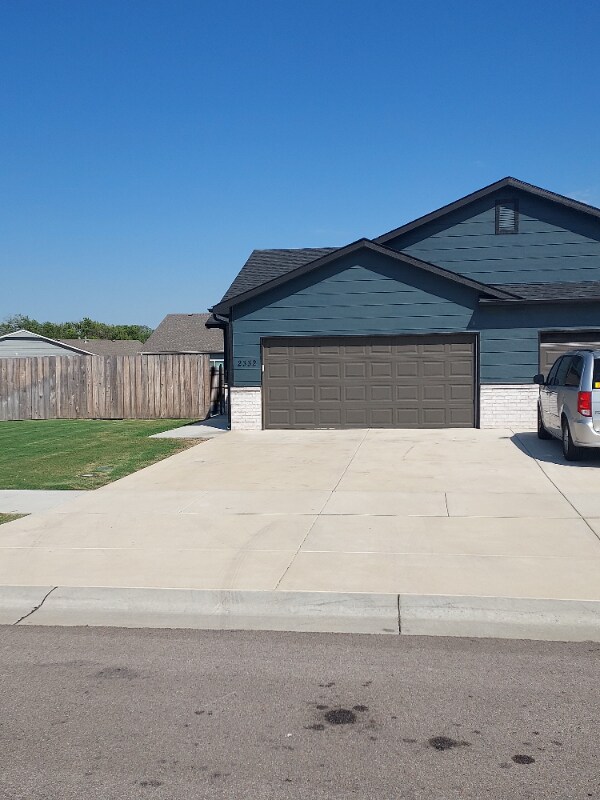 Primary Photo - 2332 E Cheyenne Ct