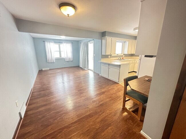 Building Photo - 520 Oakhurst Ave NW