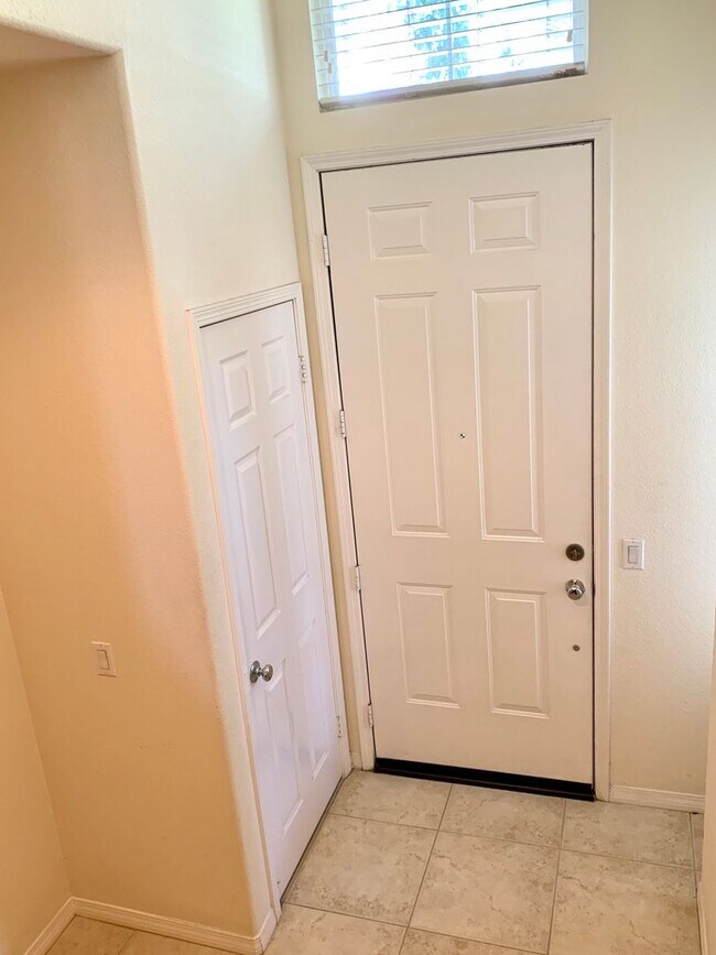 Foto del edificio - Enchanting 4 bedroom/2.5 bath property in the heart of Claremont Village