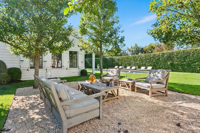 Foto del edificio - 90 Powell Ave