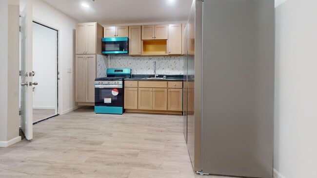 Building Photo - Beautiful House in Ogontz