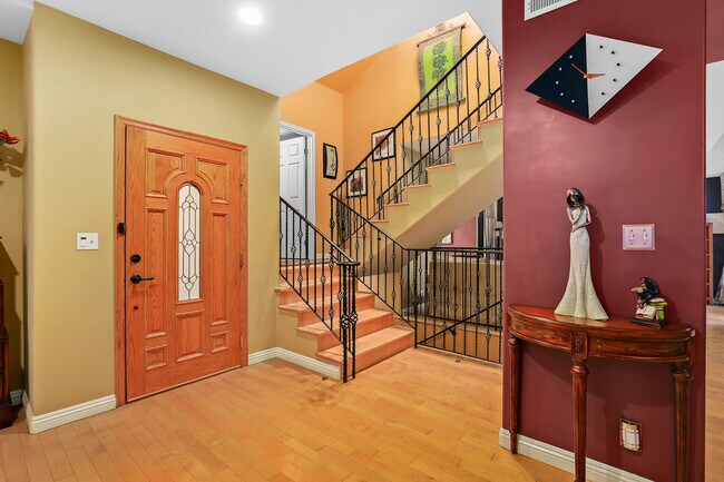 Entry way - 1158 Thompson Ave