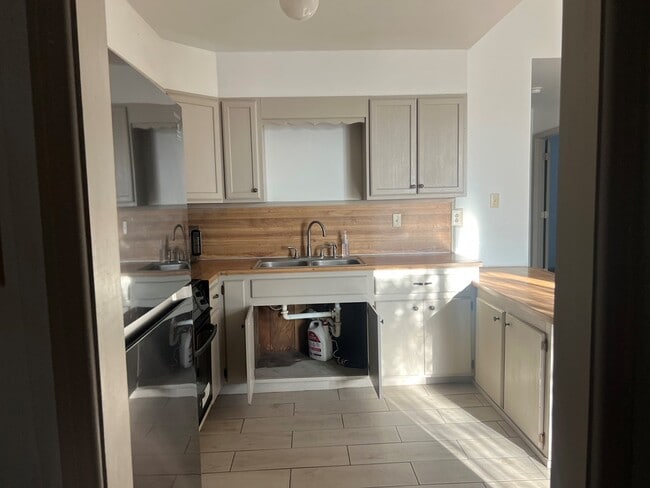 Building Photo - 206 S Byrd St