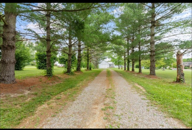 Foto del edificio - 16020 Union Rd