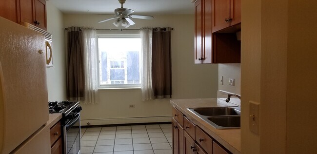 Foto del edificio - 8641 W Foster Ave