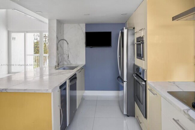 Building Photo - 4648 NW 97th Pl