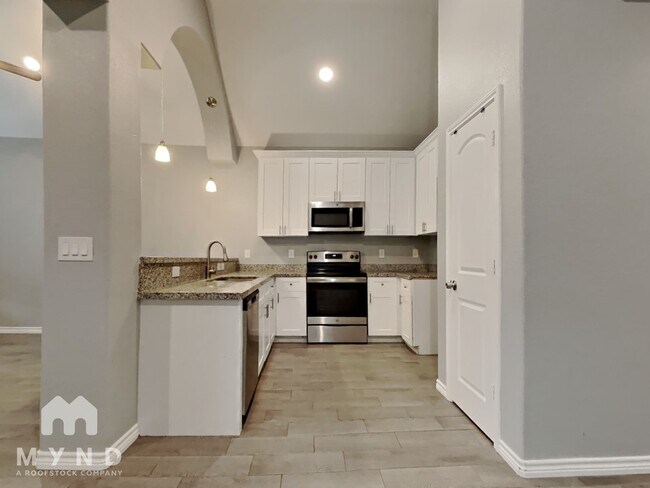 Foto del edificio - 16649 E Hammon