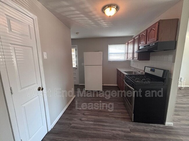 Building Photo - 9961 Lorraine Ave