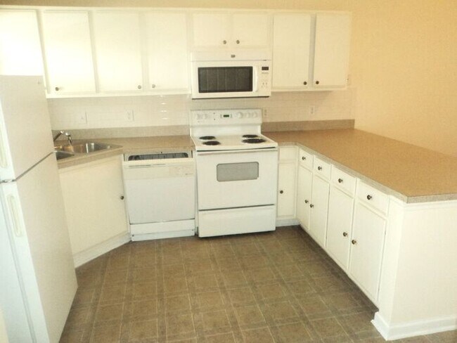 Foto del edificio - Independence South one level brick patio h...