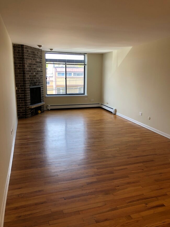 Living Room - 1750 N Mohawk St