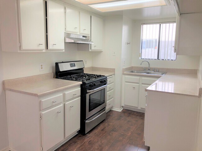 Foto del edificio - 553 E Orange Grove Ave