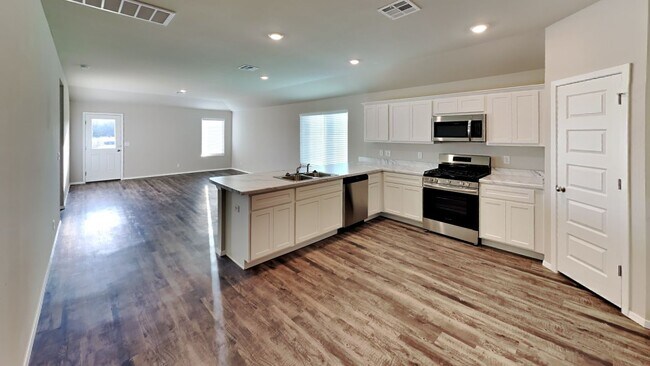 Foto del edificio - Beautiful 4 bedroom 2 bath corner lot home in Coweta!