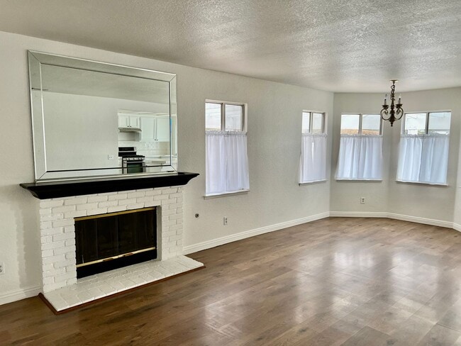 Building Photo - Nice 2 Story Family Home