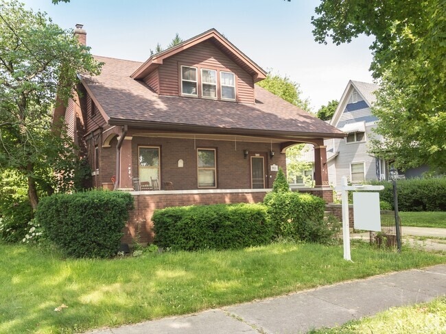 Building Photo - 830 Bellevue Ave
