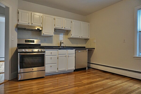 Primary Photo - 254 River St