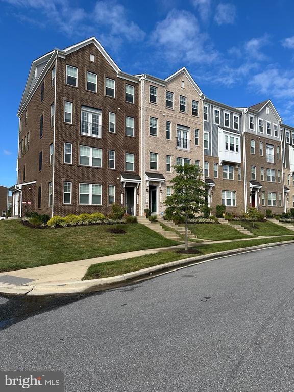 Foto del edificio - 3727 Silver View Ln