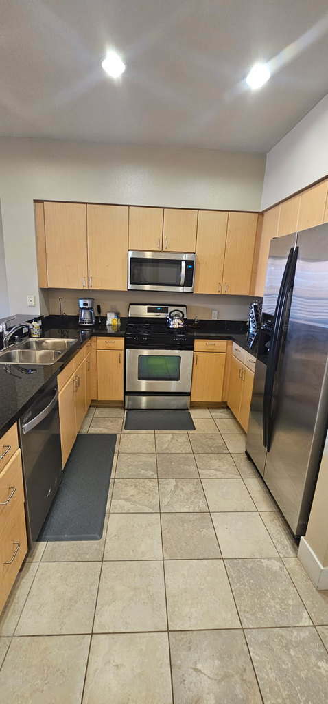 Building Photo - 445 Island Ave