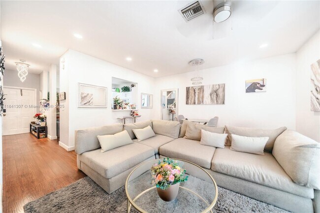 Foto del edificio - 8972 NW 54th St