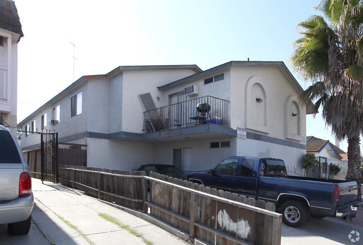 Building Photo - 4229 Highland Ave