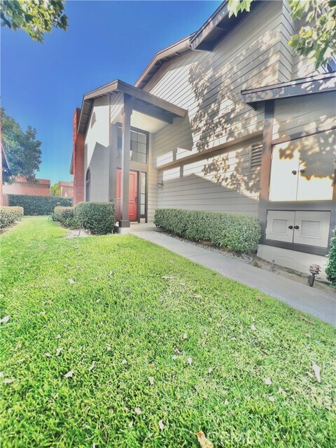 Building Photo - 533 W Puente St