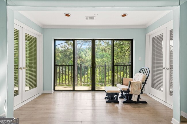 Building Photo - 27404 Plantation Dr NE