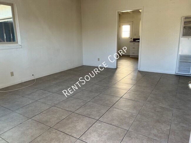 Building Photo - 2 Bedroom Single Story Duplex for Rent in ...
