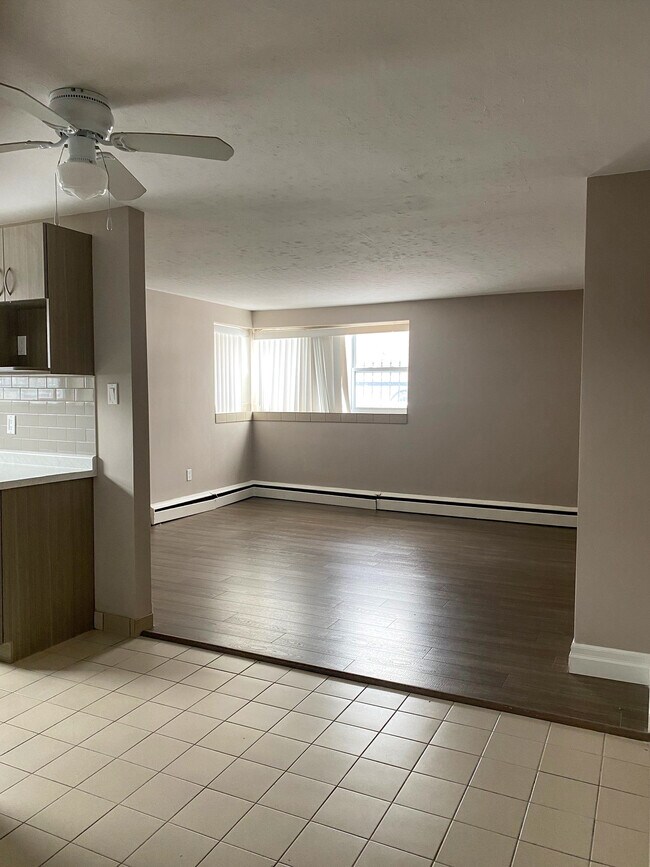 Building Photo - ONE BEDROOM APARTMENT ON TRAFALGAR ST., BESIDE KIWANIS PARK