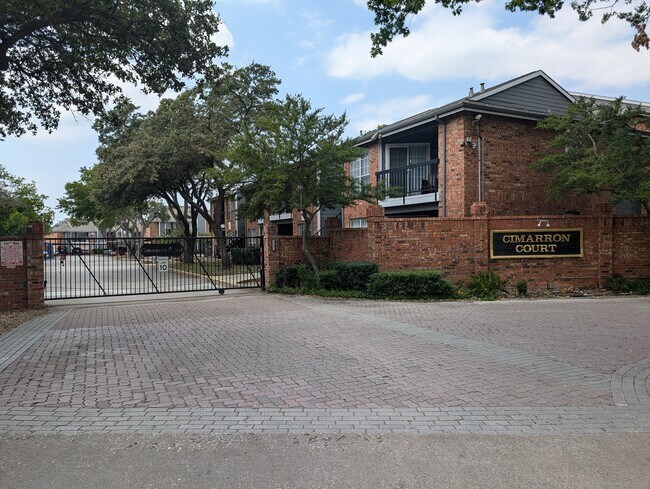 Foto del edificio - 18333 Roehampton Dr