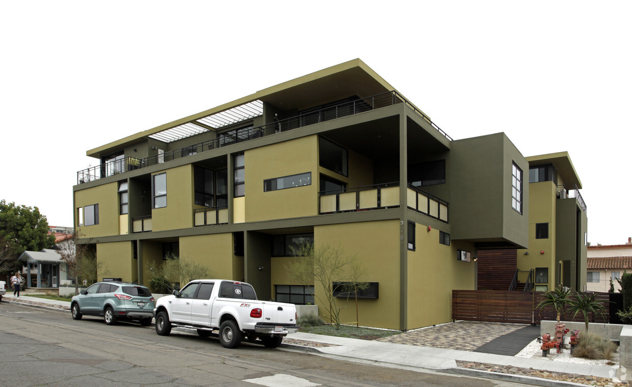 Primary Photo - Centre Street Lofts