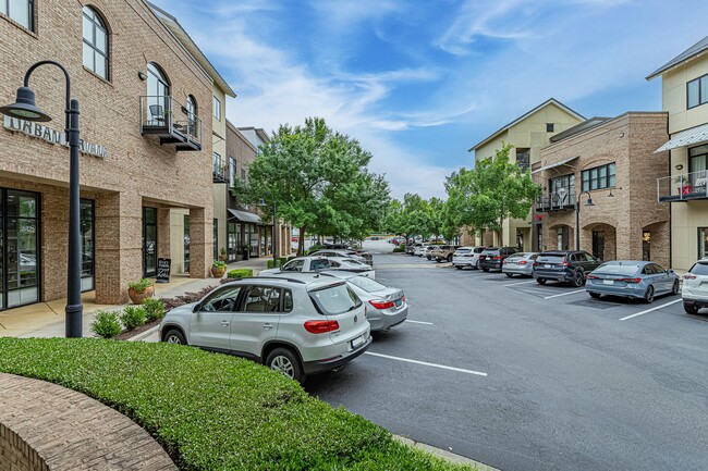 Foto del edificio - City Homes at the McBee Station, Downtown ...