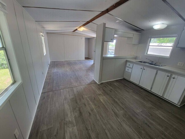 Foto del edificio - 109 Embert Ln