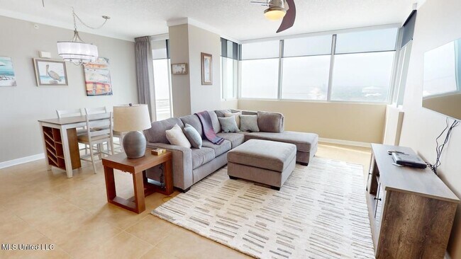 Foto del edificio - 2060 Beach Blvd