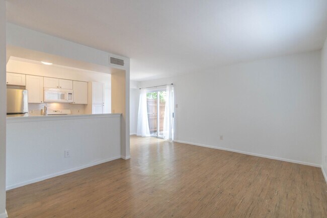 Building Photo - 1313 Southport Dr. Unit #D Austin, TX 78704