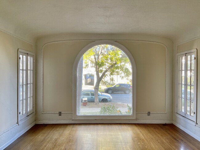 Building Photo - 1017 Meadowbrook Ave