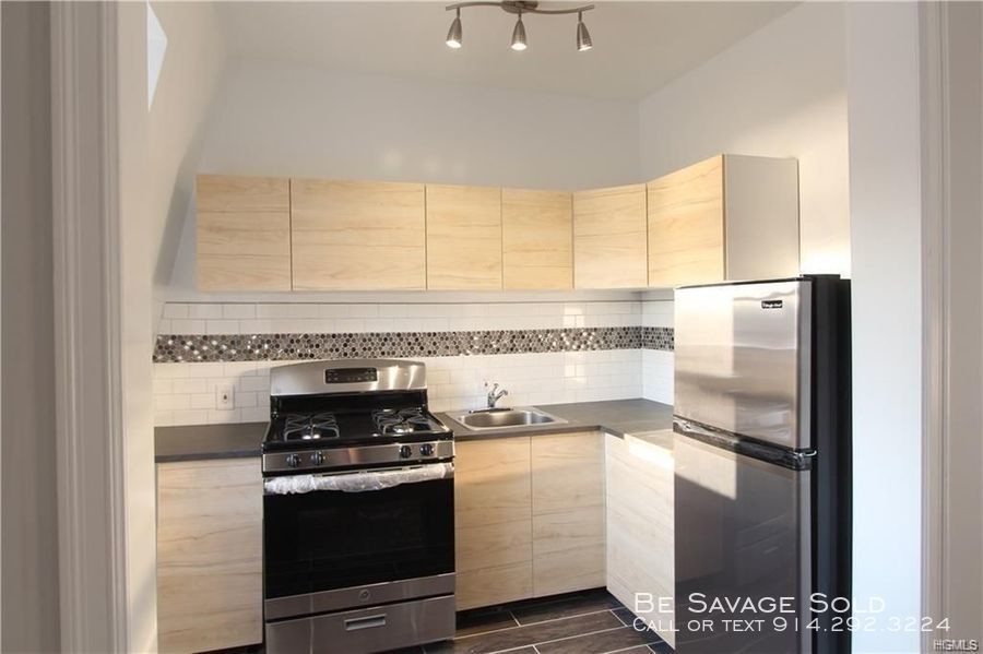 Primary Photo - 277 Warburton Ave - 3 - 1 bed, 1 full bath
