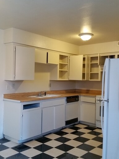 Interior Photo - 474-482 N Glenn Ave