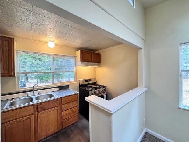 Building Photo - Renovated cottage