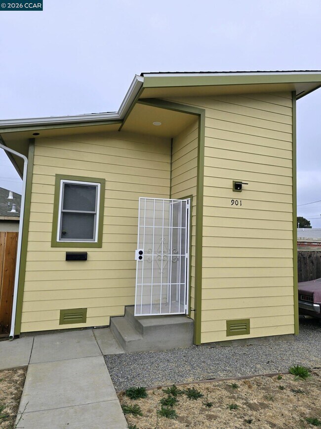 Building Photo - 901 Pine St