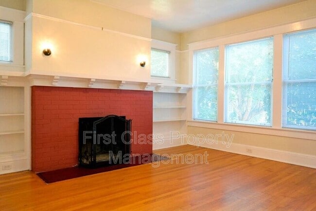 Photo - 1812 NE Halsey St Apartment