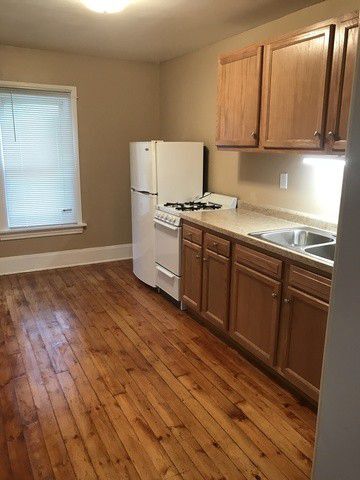 kitchen - 521 Burbank Ave