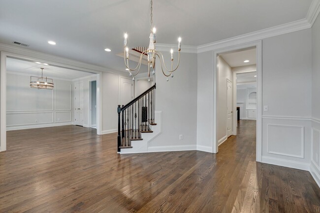 Building Photo - Executive Rental in Westhaven