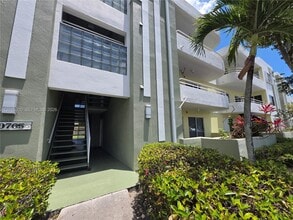 Building Photo - 10765 SW 108th Ave