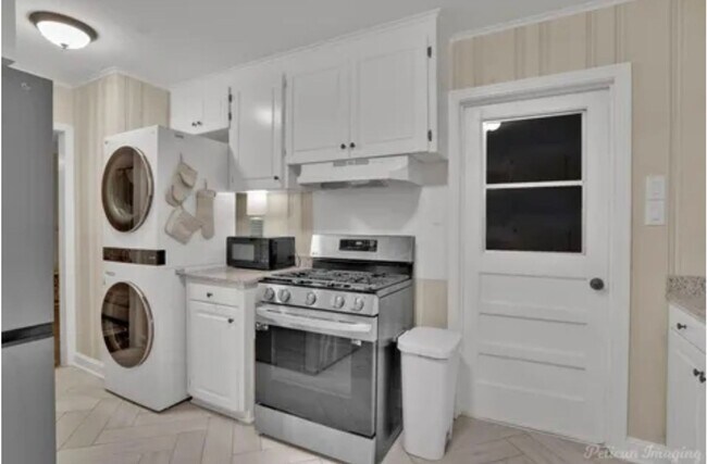 Foto del edificio - Coming Soon In Broadmoor!!