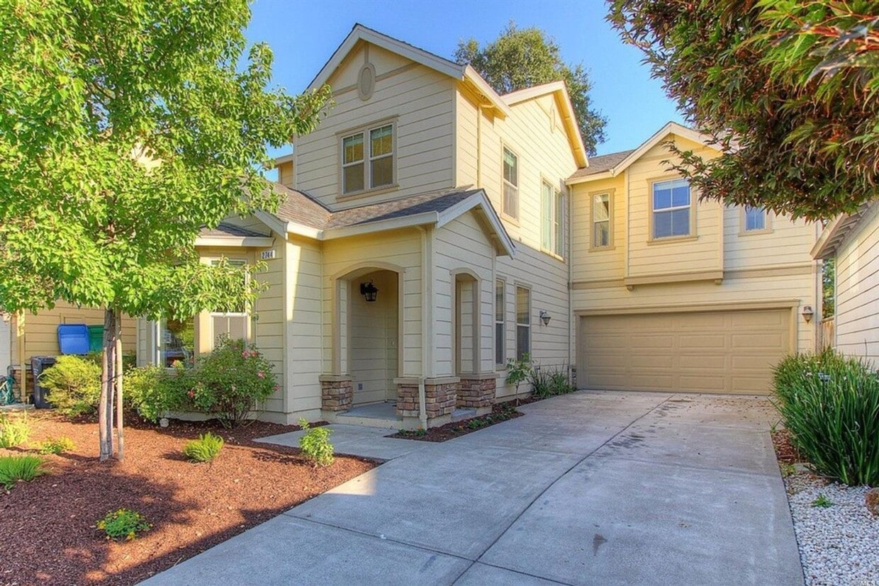1,812 Square Foot Two level 3 bedroom 2.5... - 1,812 Square Foot Two level 3 bedroom  2.5...